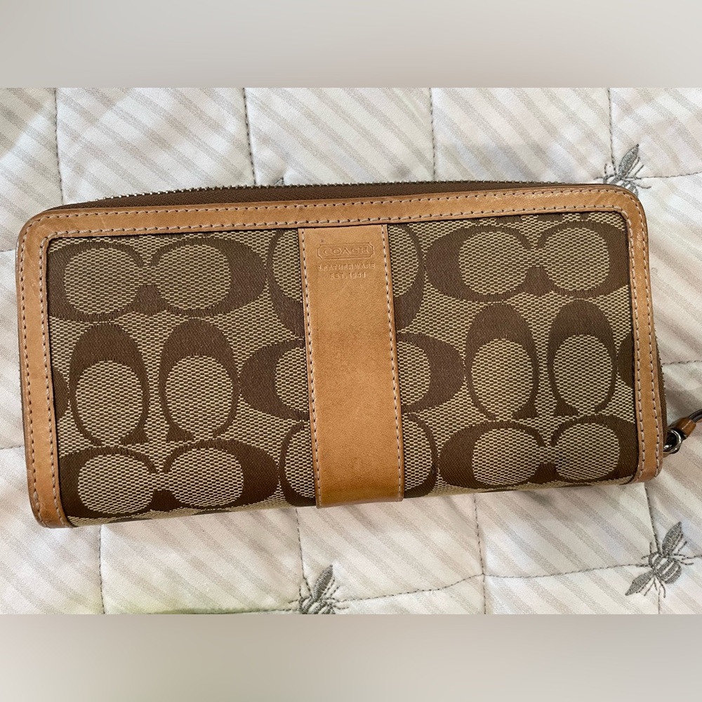 COACH ZIP SIGNATURE WALLET